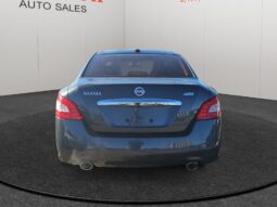 
										2011 Nissan Maxima full									