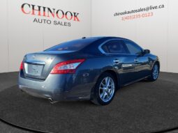 
										2011 Nissan Maxima full									