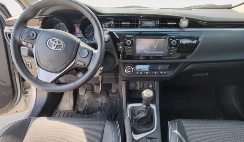 
								2015 Toyota Corolla full									