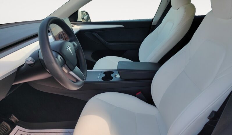 
								2024 Tesla Model Y full									