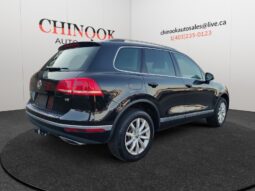 
										2015 Volkswagen Touareg Comfortline full									