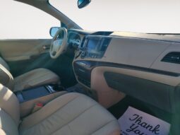 
										2011 Toyota Sienna full									