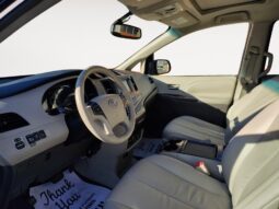 
										2011 Toyota Sienna full									