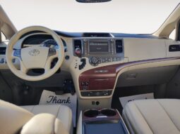 
										2011 Toyota Sienna full									