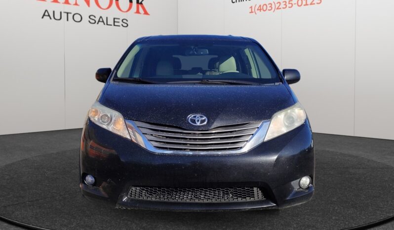 
								2011 Toyota Sienna full									