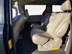 
										2011 Toyota Sienna full									