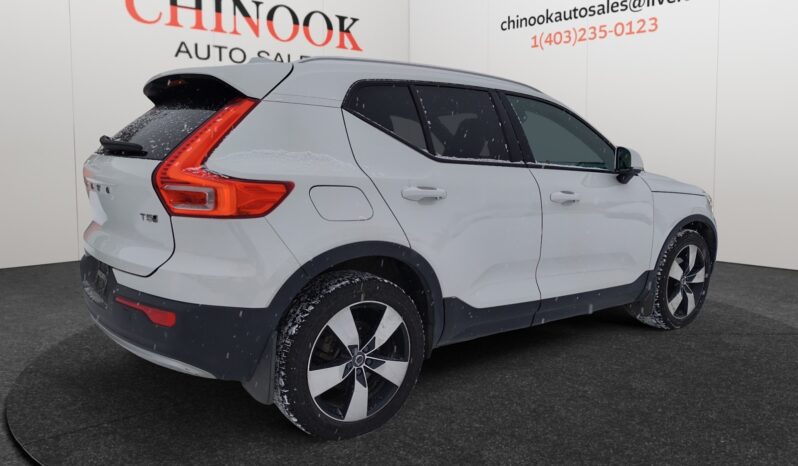 
								2020 Volvo XC40 full									