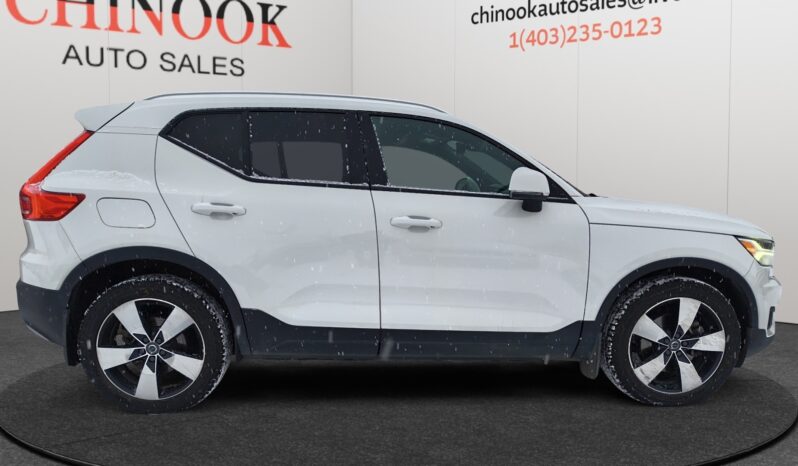 
								2020 Volvo XC40 full									