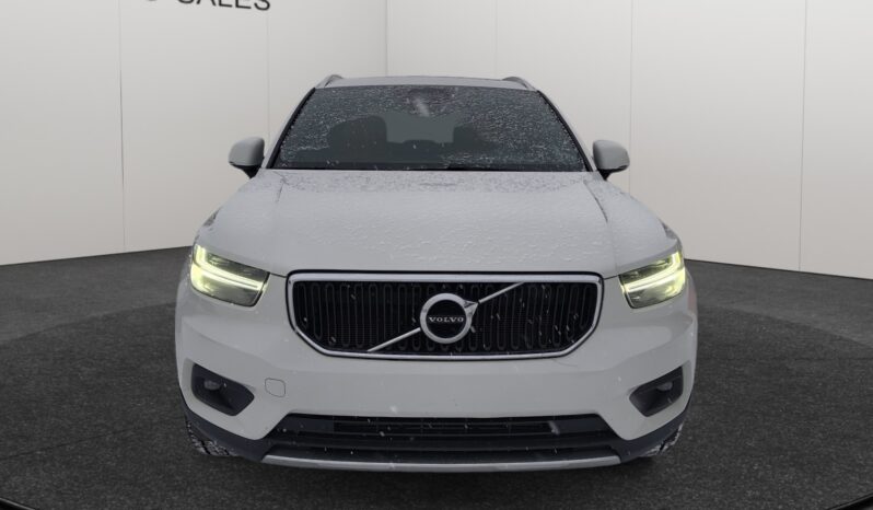 
								2020 Volvo XC40 full									