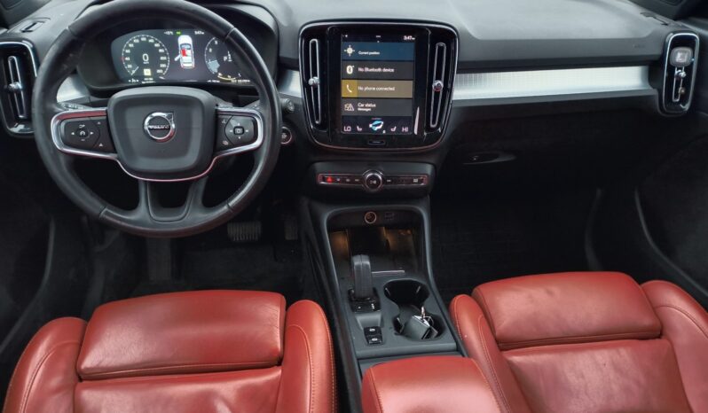 
								2020 Volvo XC40 full									