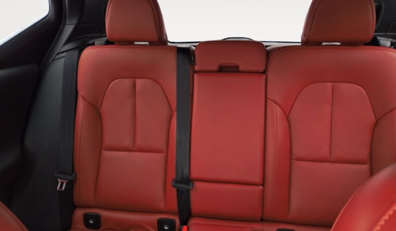 
								2020 Volvo XC40 full									