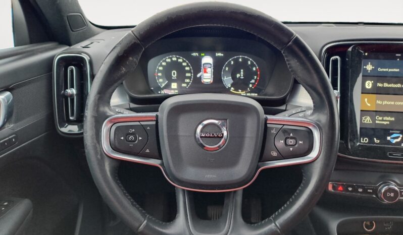 
								2020 Volvo XC40 full									