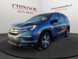 2015 Ford Escape SE in blue, showcasing sleek design and modern features, displayed at Chinook Auto Sales dealership, emphasizing vehicle availability for inquiry and financing options.