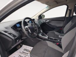 
										2013 Ford Focus SE full									