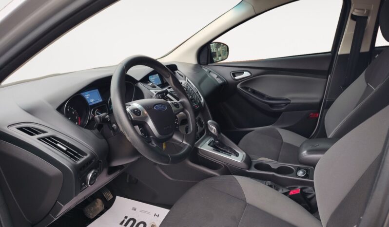 
								2013 Ford Focus SE full									