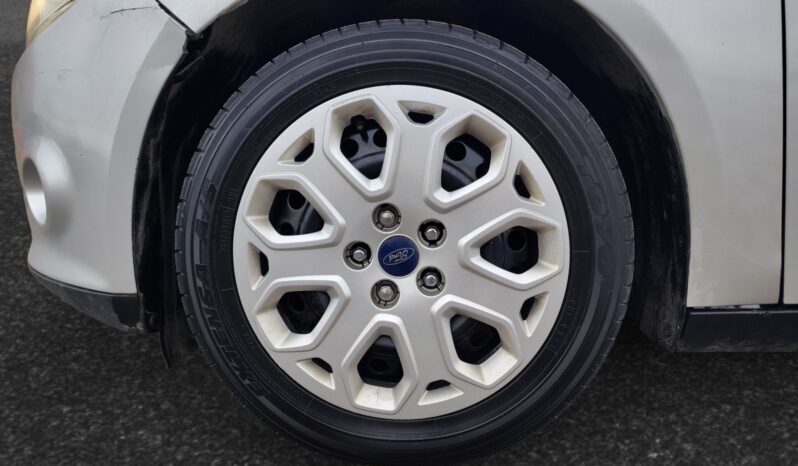 
								2013 Ford Focus SE full									