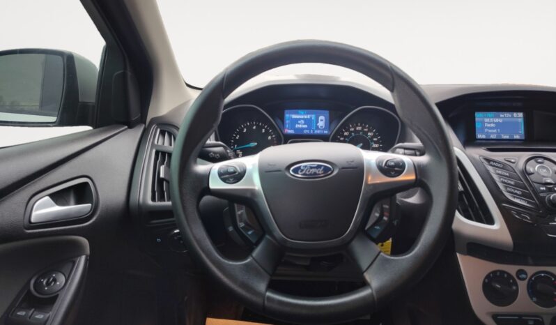 
								2013 Ford Focus SE full									